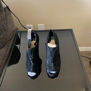 GIANNI BINI SIZE 9 BLACK SUEDE HEELS